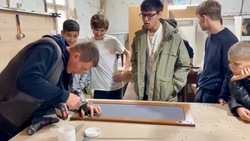 В Ахтубинском районе школьники познакомились с мебельным производством 