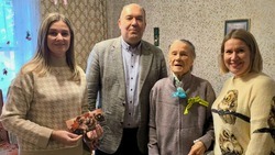 В Ахтубинске поздравили Галину Мандригель, пережившую блокаду Ленинграда