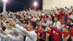Ахтубинский хор выступает в финале Всероссийского фестиваля