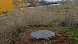 В Ахтубинске проходит установка новых водопроводных люков  