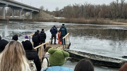 Ахтубинские спасатели обучили школьников правилам спасения на льду