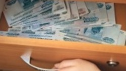 В Ахтубинском районе директор фирмы завысил стоимость выполненных работ в школе