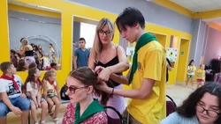 Ахтубинских школьников на каникулах учат парикмахерскому искусству