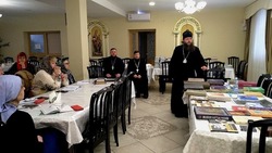 Ахтубинский епископ показал свою коллекцию духовной литературы