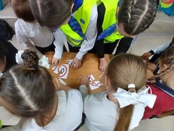 В Ахтубинском районе первоклассников Успенской школы посвятили в пешеходы