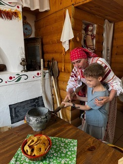 Юные ахтубинцы прикоснулись к русским традициям в Центре народной культуры