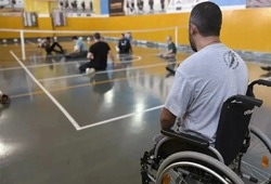 В Астрахани для ветеранов спецоперации проводят тренировки по волейболу