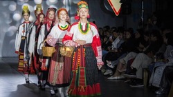 Ахтубинцы представили народные костюмы на Каспийской неделе моды 