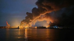 В Одессе загорелись объекты порта и энергетики после ночных взрывов 